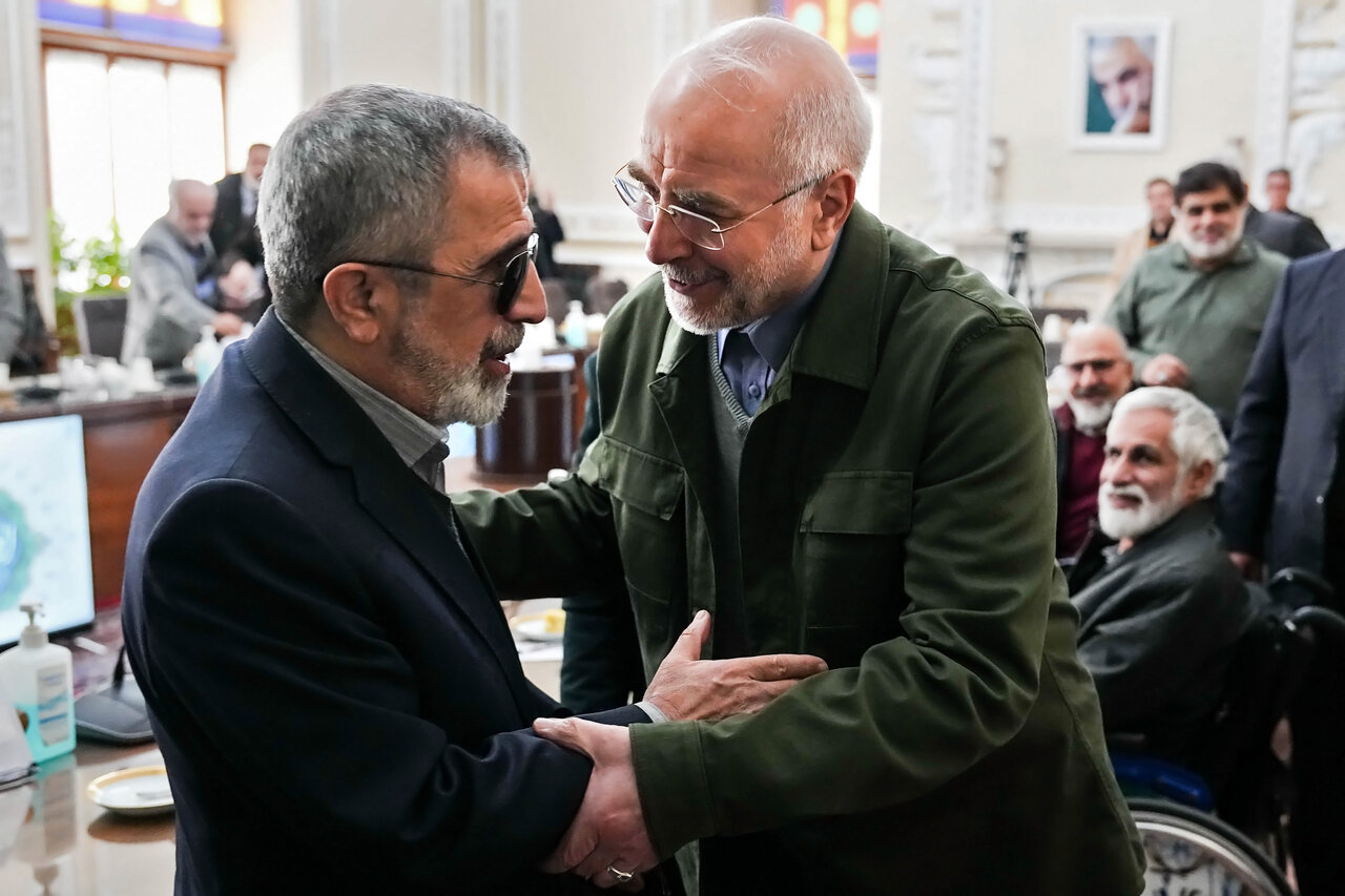 دیدار جمعی از جانبازان و ایثارگران با قالیباف