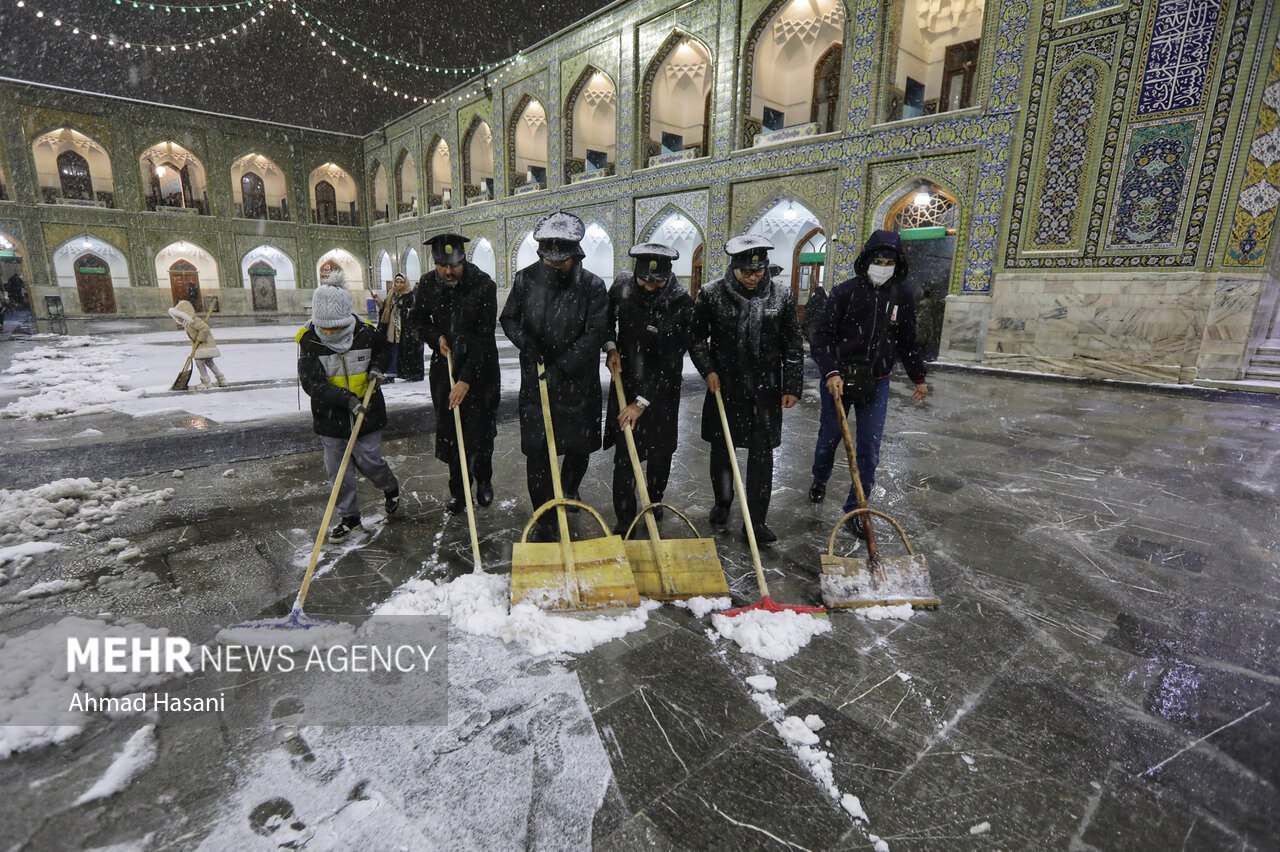 شب برفی حرم امام رضا (ع)