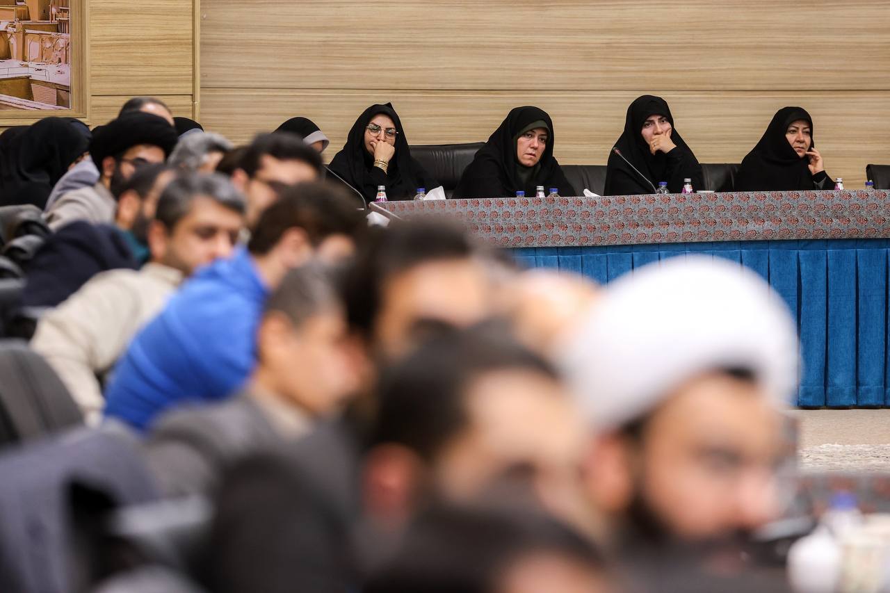 نشست صمیمانه فعالان فرهنگی و اجتماعی استان یزد با قالیباف