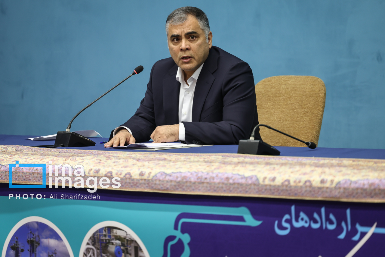 امضای قرارداد مسئولان نفتی با حضور رئیس‌جمهور