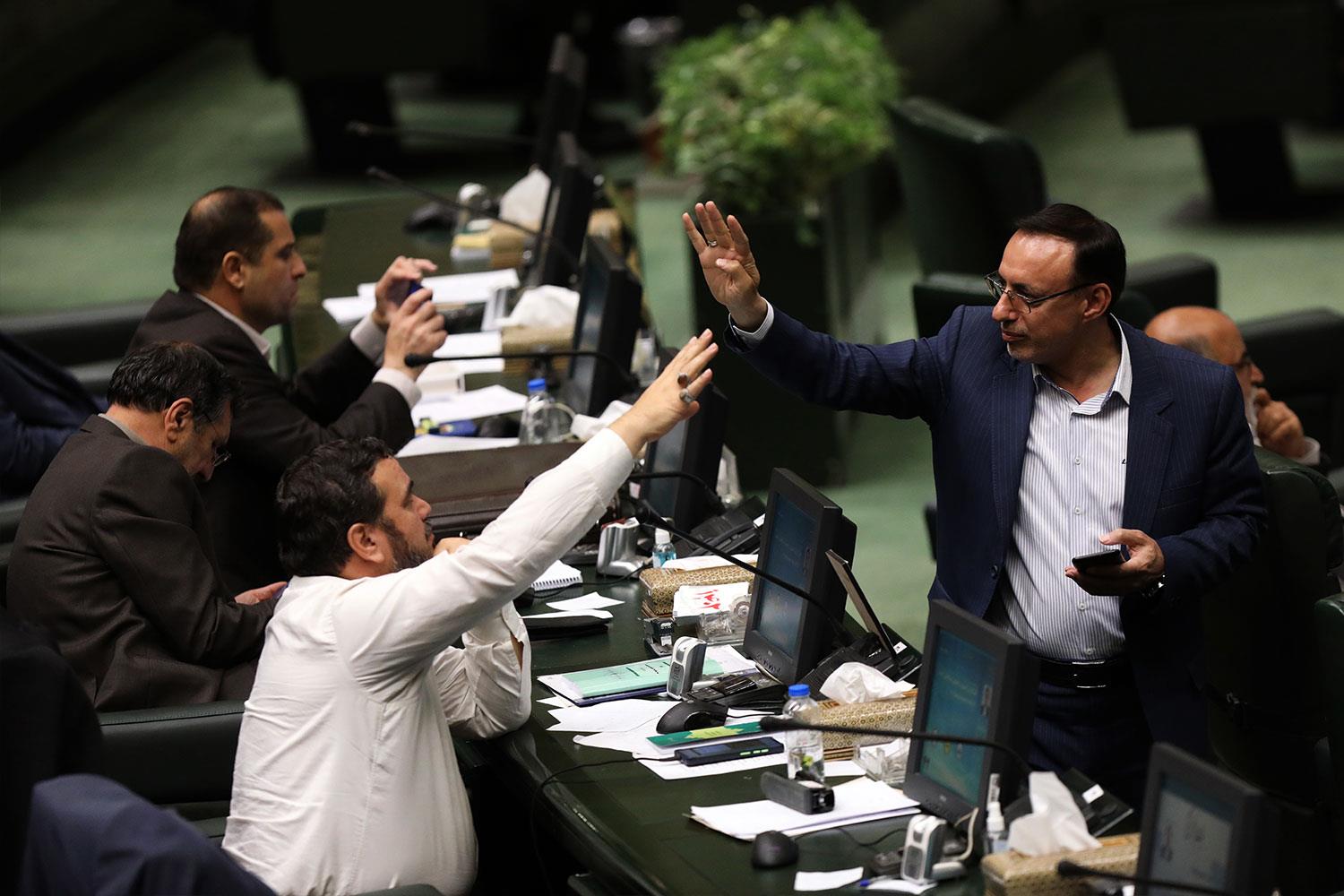 نشست بررسی برنامه هفتم توسعه در صحن علنی مجلس