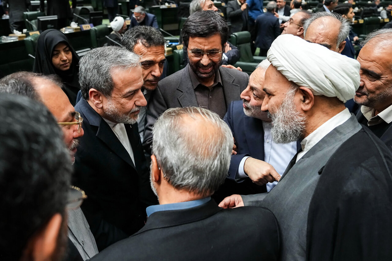 حضور امیر موسوی و عراقچی در جلسه غیرعلنی مجلس