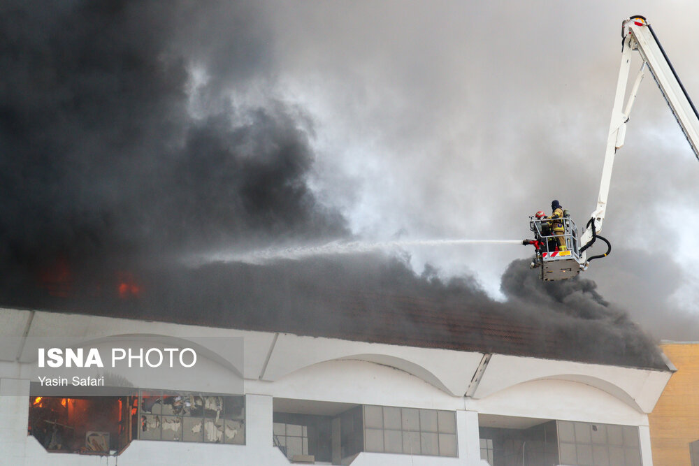 آتش سوزی مهیب در مرکز خرید ونوس - بندرانزلی