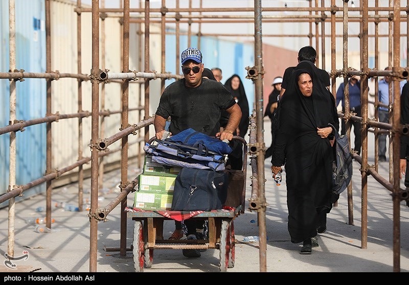  زائران اربعین حسینی در پایانه مرزی شلمچه