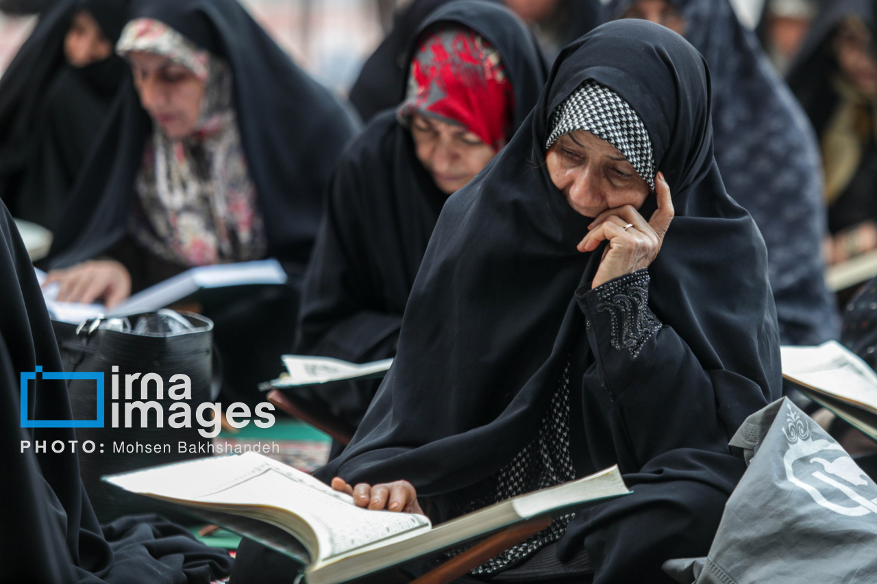 جزء خوانی قرآن در حرم امام رضا (ع)