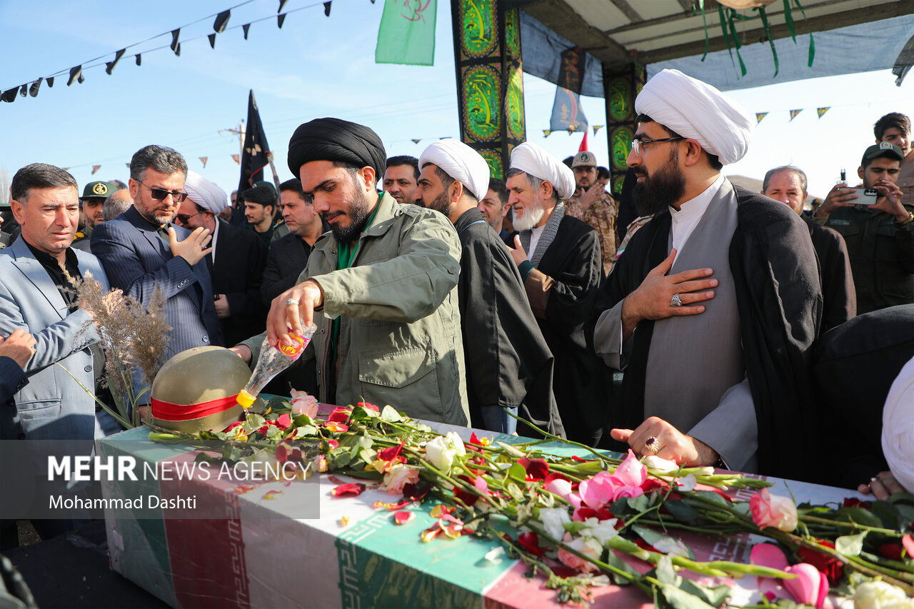 تشییع پیکر مطهر ۳۰۰ شهید گمنام دفاع مقدس در سراسر کشور