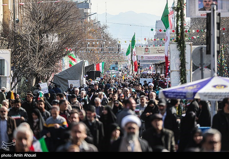 حضور رئیس جمهور در راهپیمایی ۲۲ بهمن 