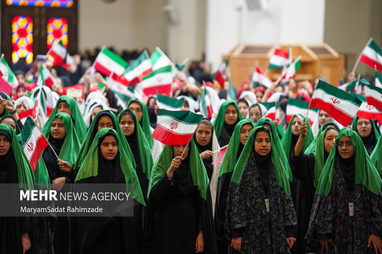 جشن روز دختر در حرم مطهر حضرت شاهچراغ 