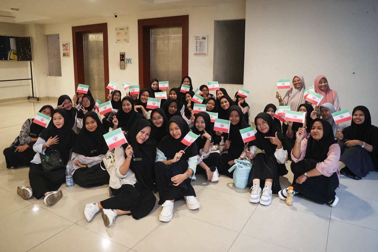 حضور قالیباف در جمع دانشجویان دانشگاه هدایةالله جاکارتا