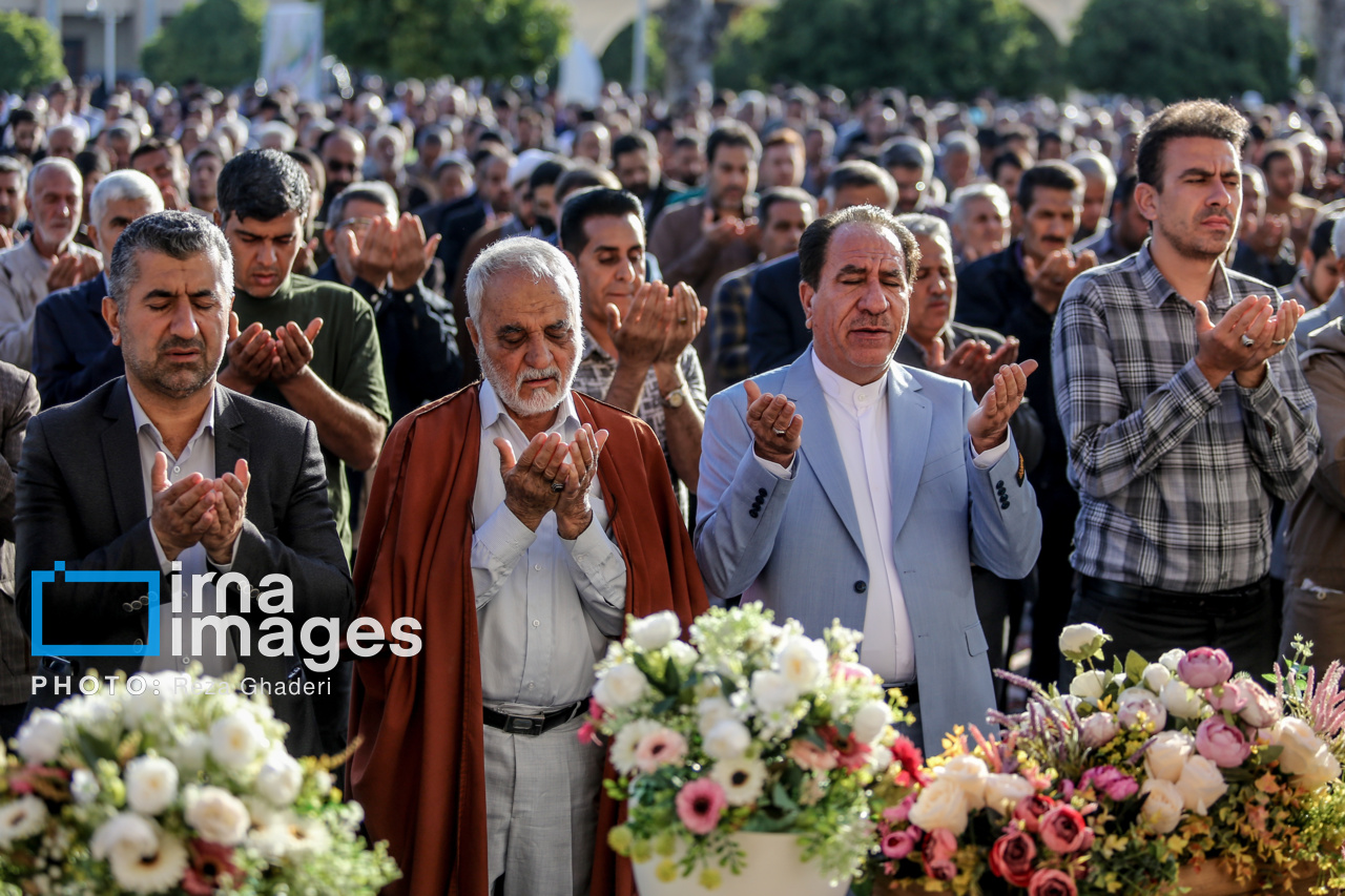 نماز عید فطر در حرم شاهچراغ