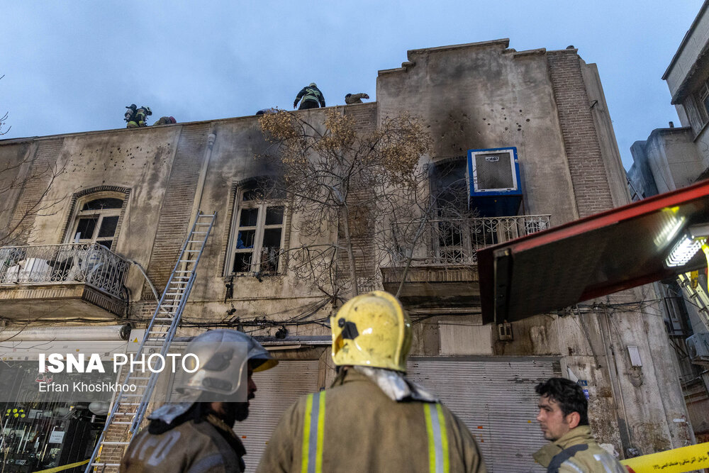 آتش‌سوزی انبار لوازم الکترونیکی در لاله‌زار