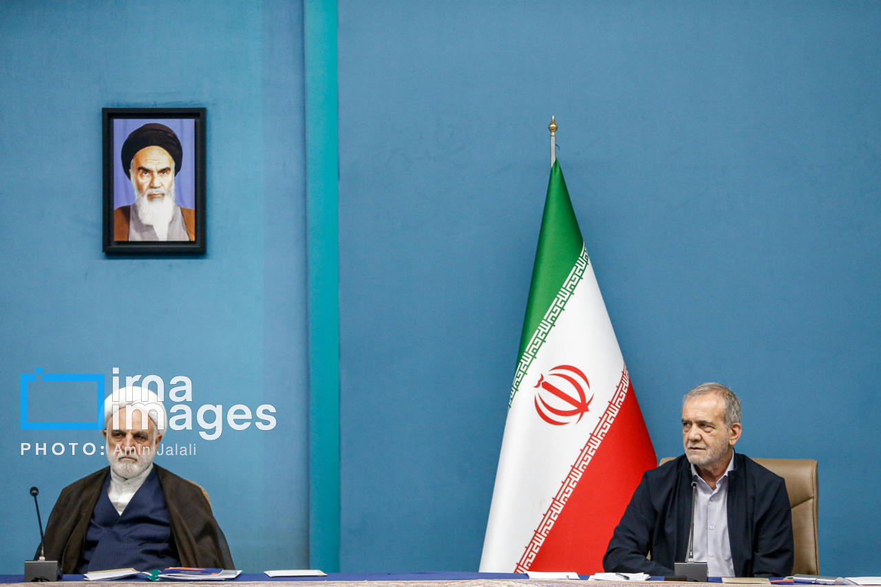 جلسه شورای عالی انقلاب فرهنگی