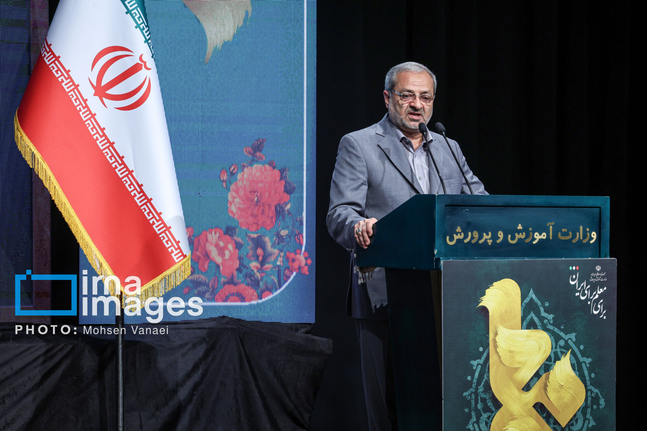 تجلیل از معلمان نمونه کشوری با حضور رئیس جمهور