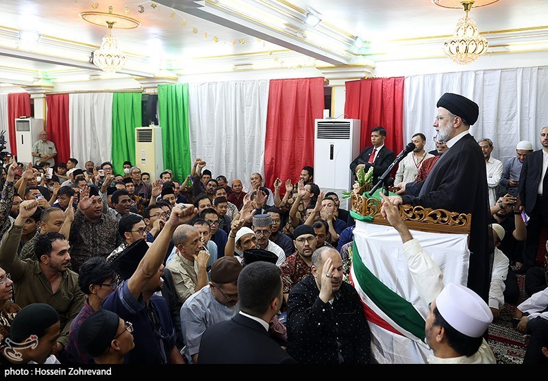 حضور رئیس جمهور در مرکز اسلامی جاکارتا