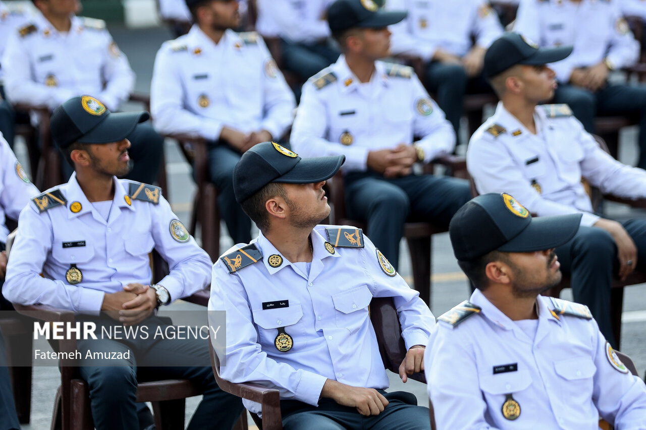 سالروز اهدای پرچم و نشان توسط فرماندهی معظم کل قوا به ارتش