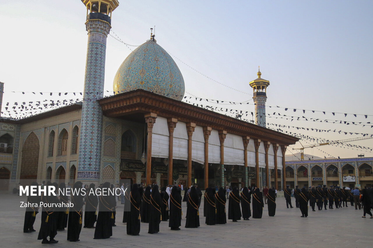 آیین تعویض پرچم گنبد آستان مقدس شاهچراغ(ع)‎‎