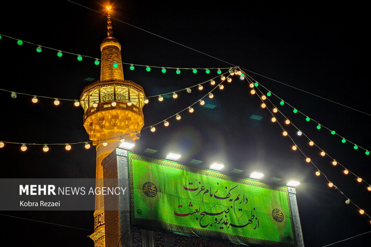 شب مبعث پیامبر اسلام (ص) در حرم امام رضا (ع)