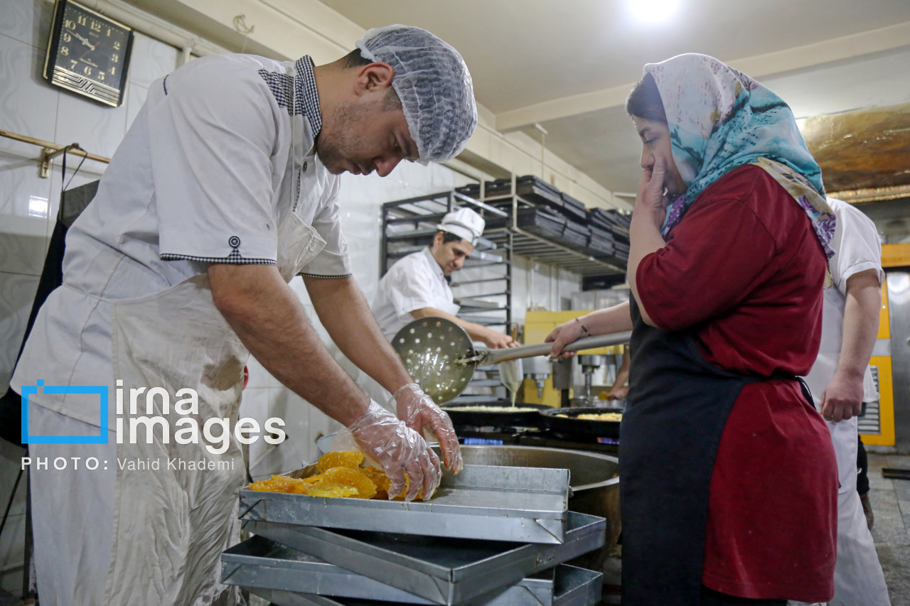 کارگاه پخت زولبیا و بامیه