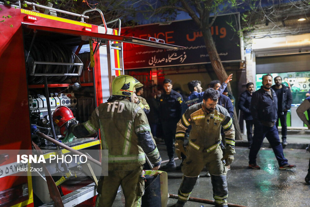 تخریب ساختمان سه طبقه در خیابان قزوین