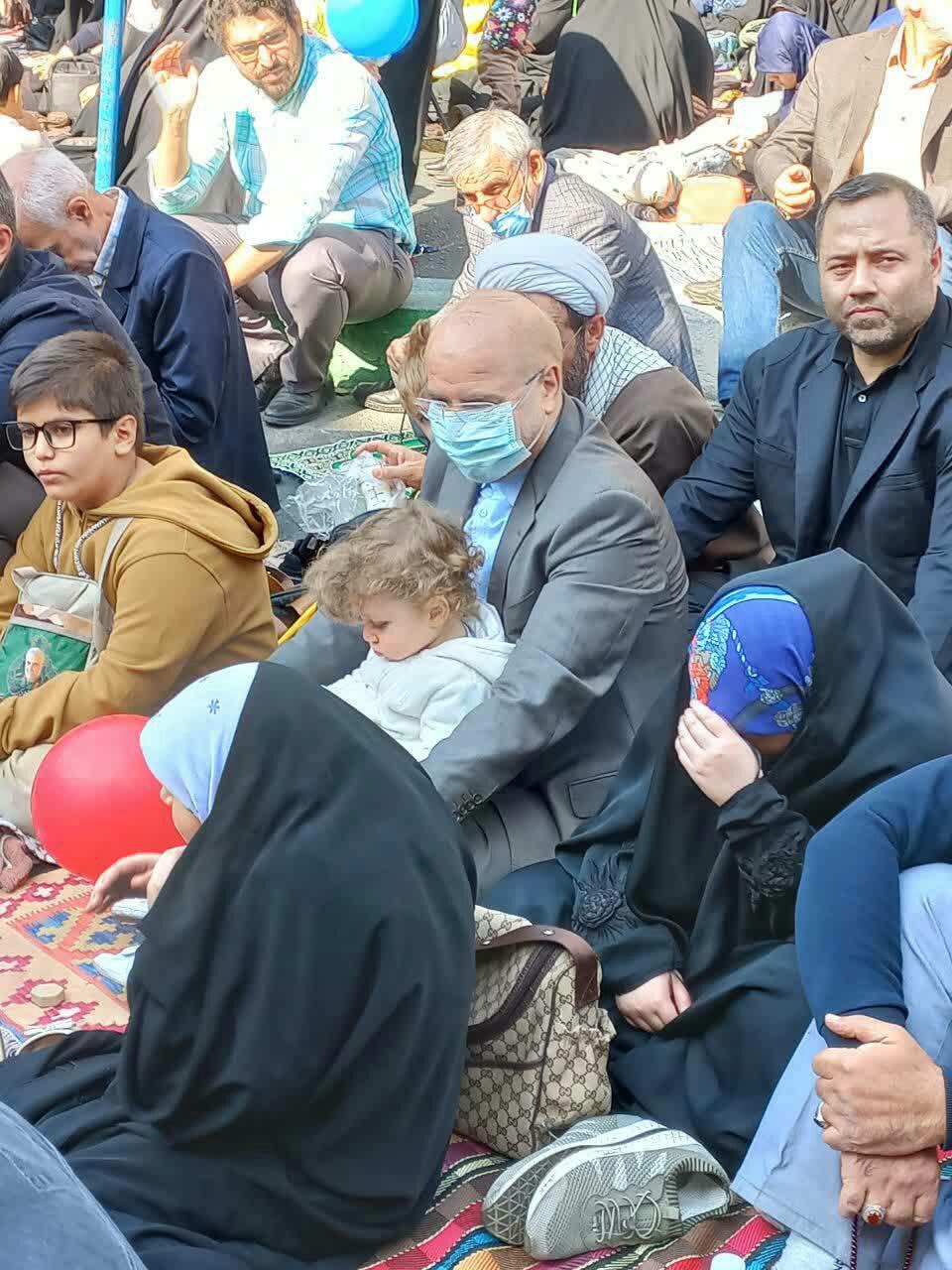 حضور قالیباف در راهپیمایی  و نماز جمعه