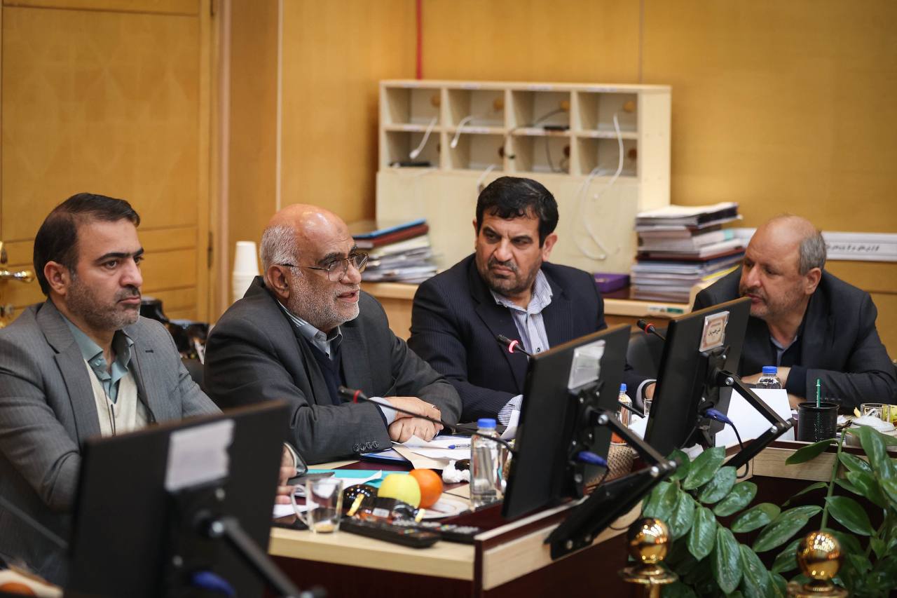 حضور قالیباف در کمیسیون امنیت ملی با حضور وزرای کشور و راه و شهرسازی