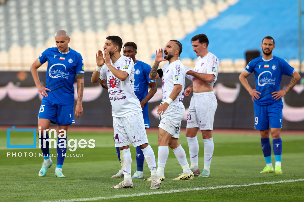 بازی استقلال تهران و هوادار