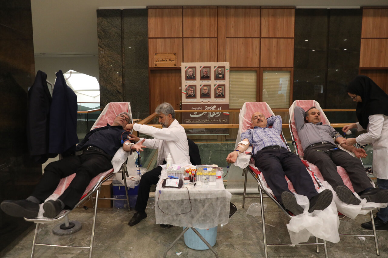 اهدای خون نمایندگان مجلس به مناسبت روز مجلس