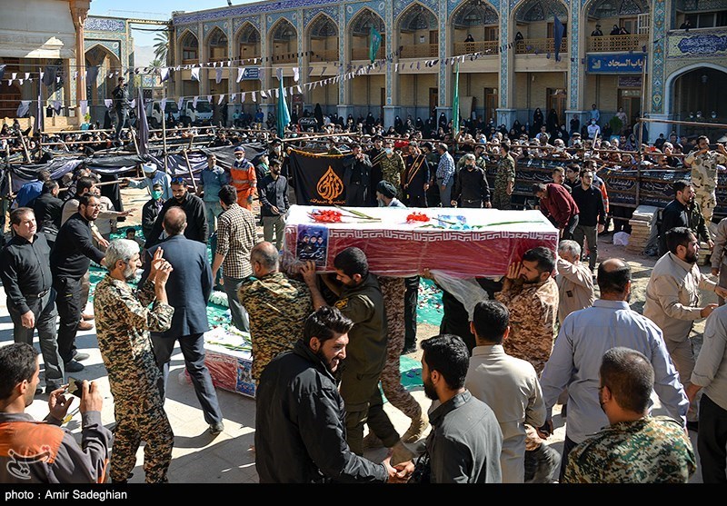 خاکسپاری پیکر ۶ شهید حادثه تروریستی حرم شاهچراغ(ع)