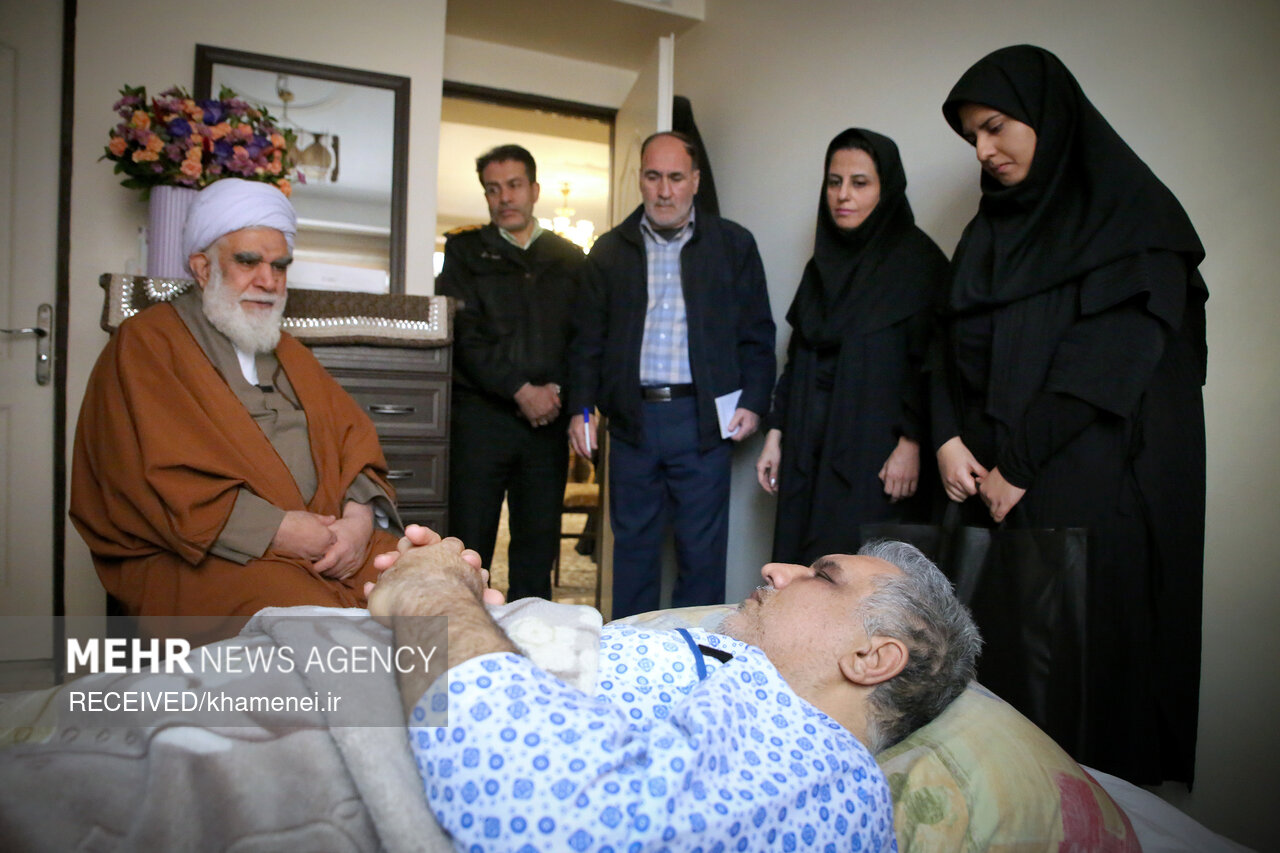 حضور نمایندگان رهبر انقلاب در منازل تعدادی از جانبازان