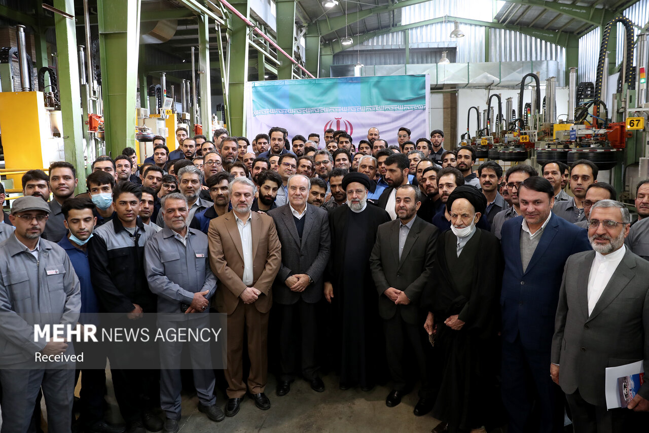 بازدید رئیسی از کارخانه کویر تایر 