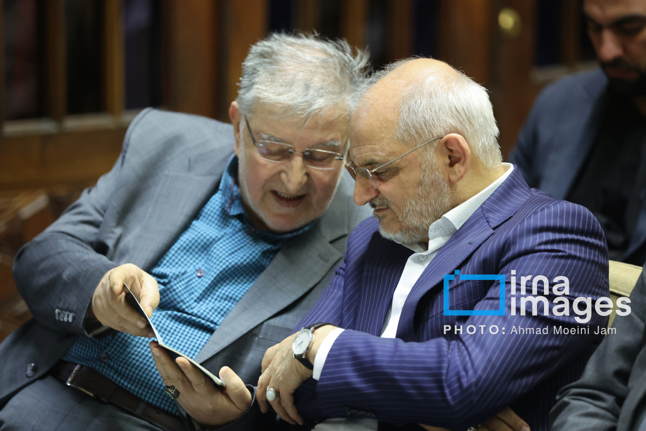 حضور پزشکیان در مراسم ترحیم مادر معاون ارتباطات دفتر رئیس جمهور