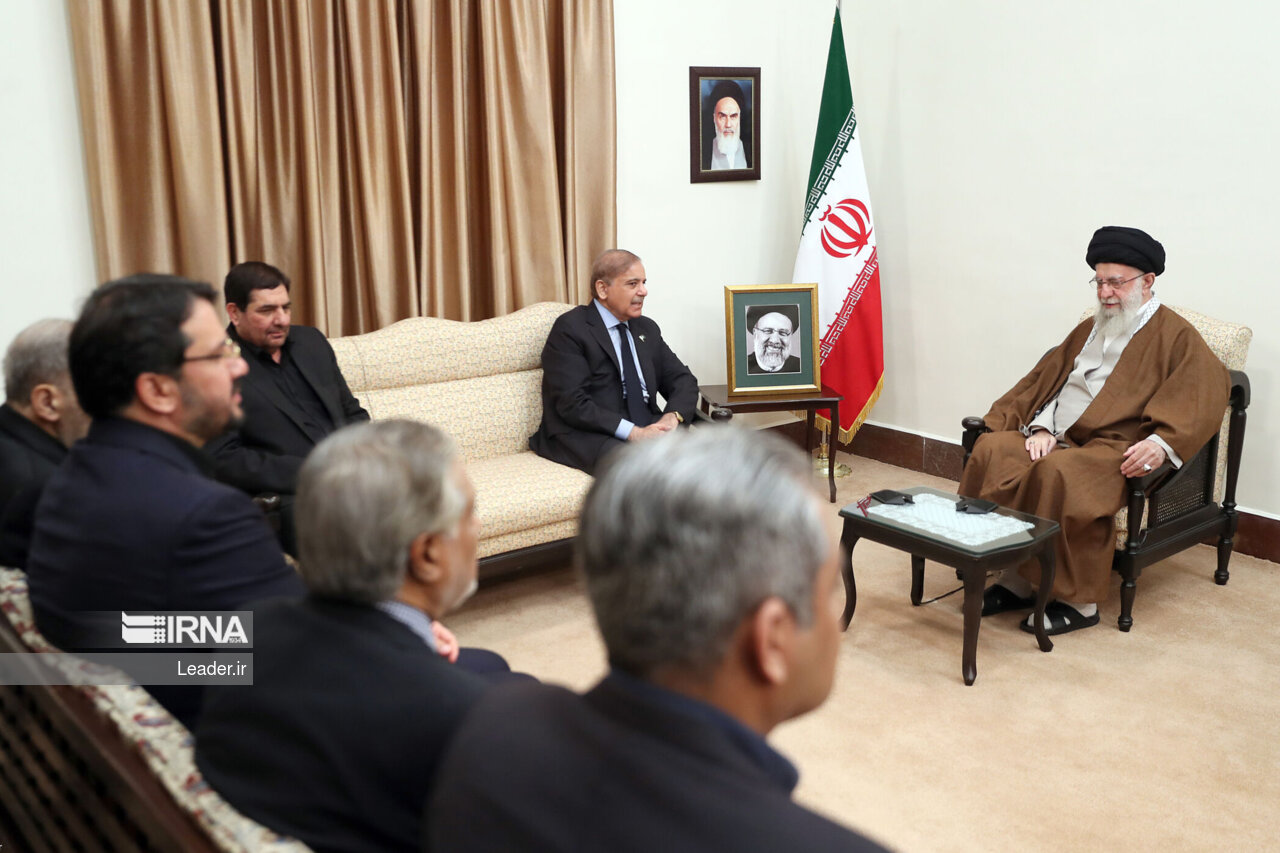 دیدار مقامات خارجی شرکت کننده در بزرگداشت رئیس جمهور شهید با رهبر انقلاب