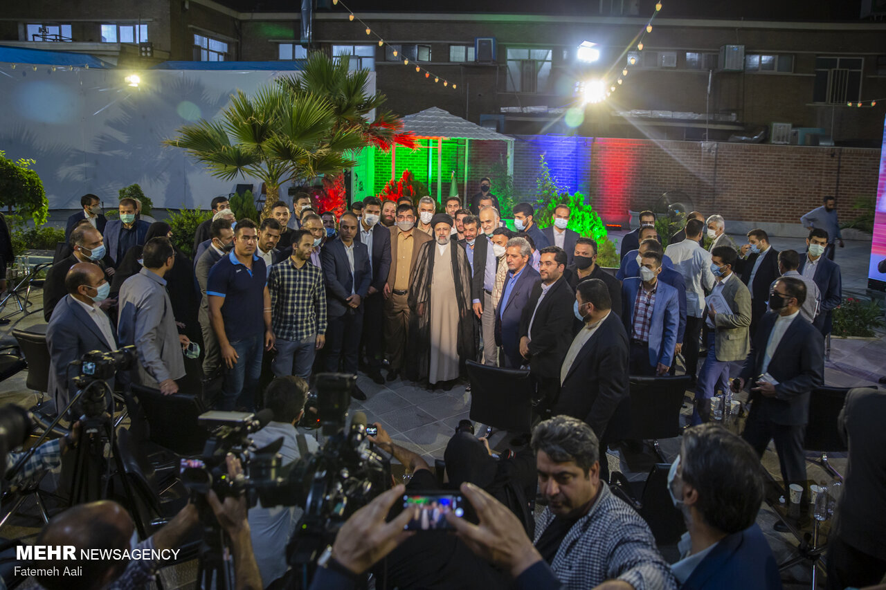 دیدار رئیسی با جمعی از اهالی ورزش