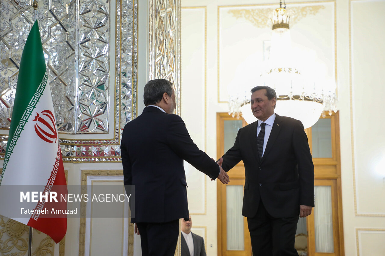 دیدار وزیر خارجه ترکمنستان با عراقچی