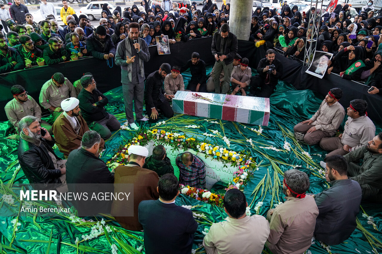 تشییع و خاکسپاری پیکر پاک شهید گمنام در بوستان نماز شیراز