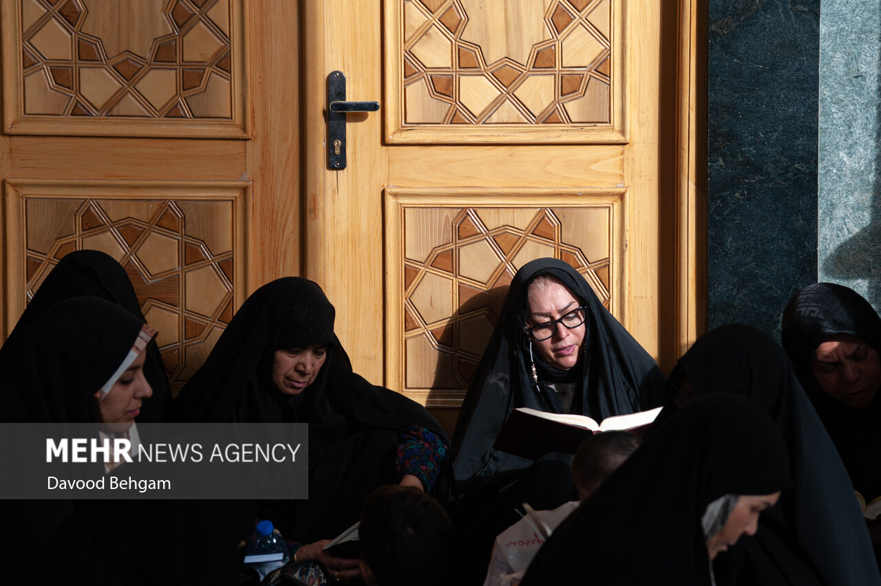 مراسم قرائت دعای عرفه در حرم مطهر امام رضا (ع)