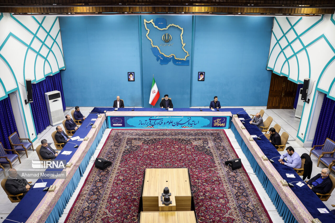 نشست اساتید و نخبگان علوم و فناوری های برتر ساز با رئیس جمهور