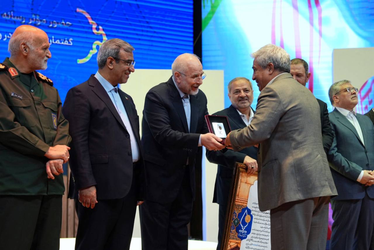 آیین اعطای نشان مشهد الرضا(ع) با حضور قالیباف 