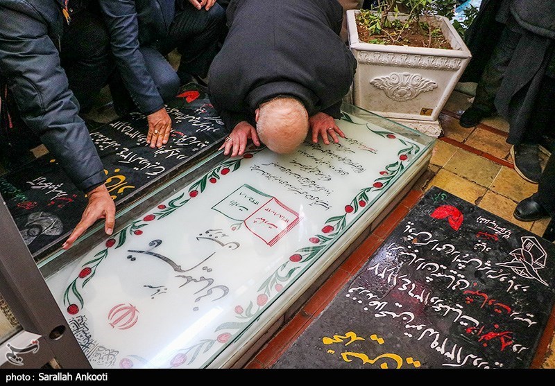 حضور رئیس مجلس بر سر مزار شهید قاسم سلیمانی