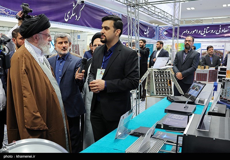 بازدید رهبر انقلاب از نمایشگاه توانمندی‌های بخش خصوصی
