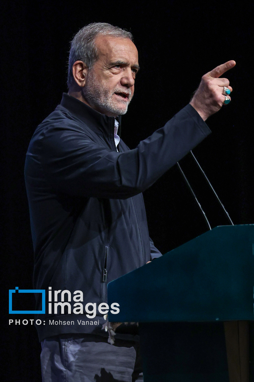 تجلیل از معلمان نمونه کشوری با حضور رئیس جمهور