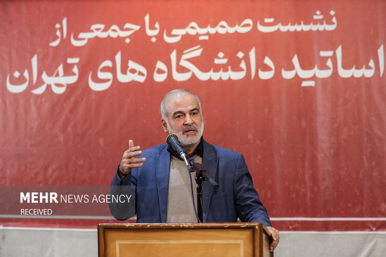 نشست صمیمی جمعی از اصناف و اقشار مردم با رئیس مجلس