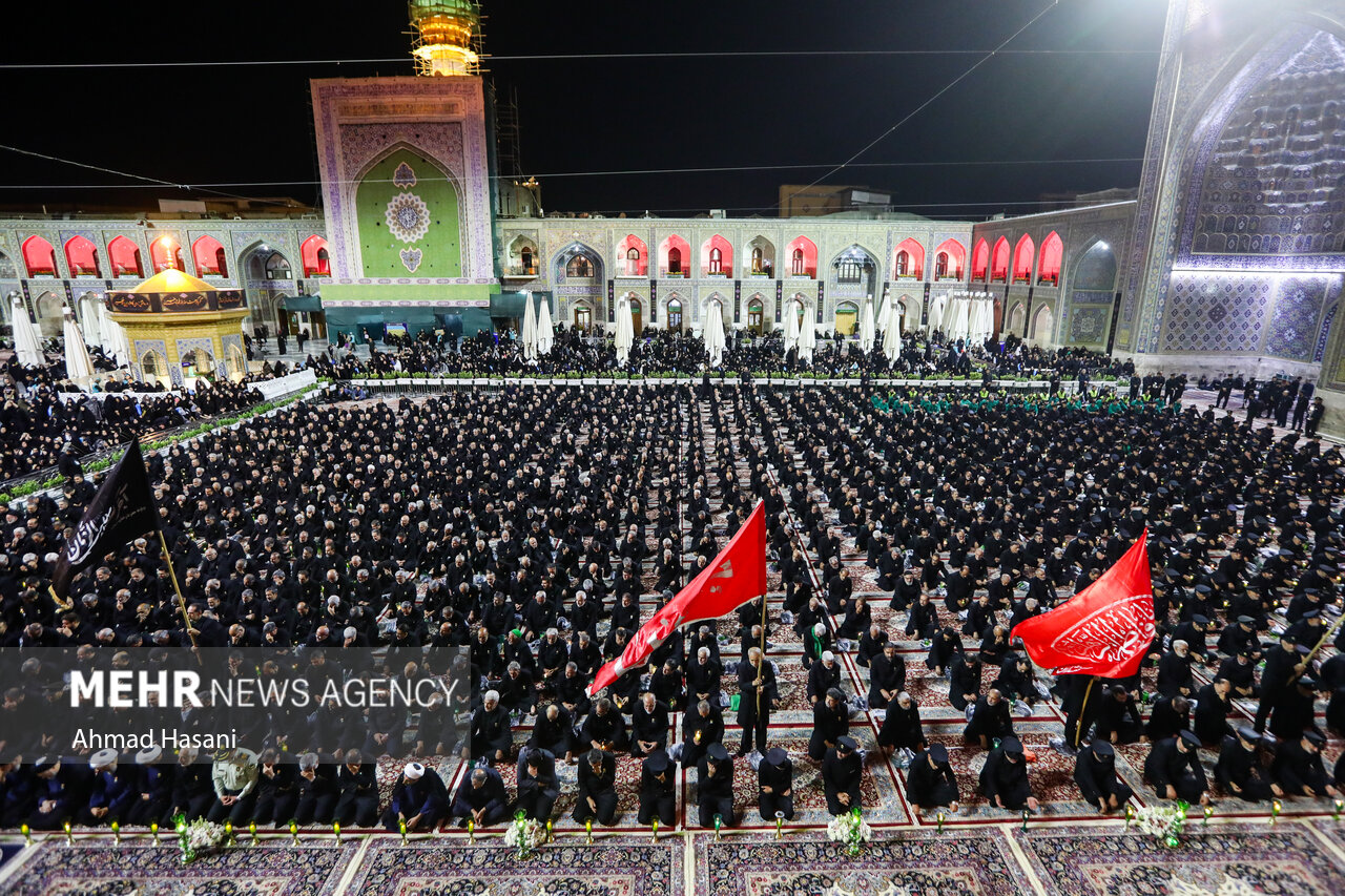 شام غریبان حسینی در حرم مطهر امام رضا(ع)