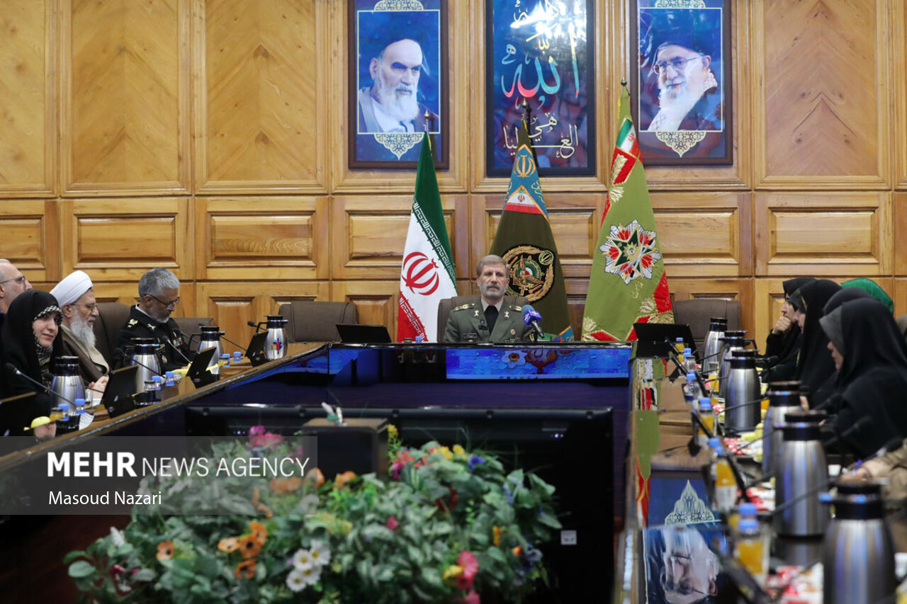 دیدار فرمانده کل ارتش با اعضای فراکسیون زنان مجلس