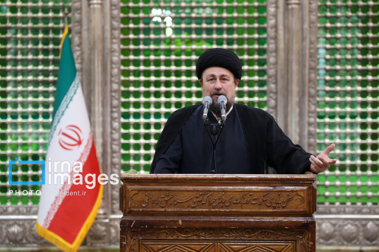 حضور پزشکیان بر مزار شهدای تهاجم اسرائیل به ایران