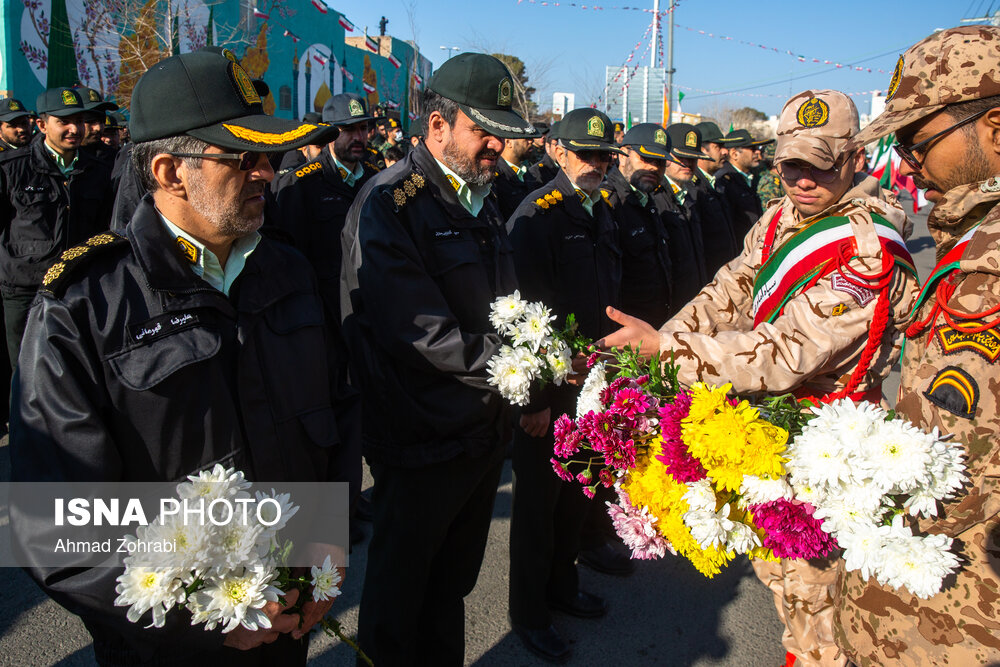 تجدید بیعت مردم و نیروهای مسلح با آرمان‌های انقلاب