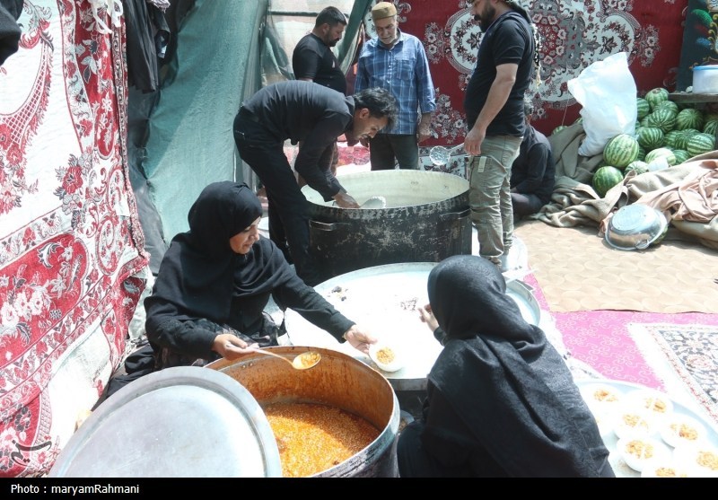 خدمت رسانی در قلب مسیر پیاده روی