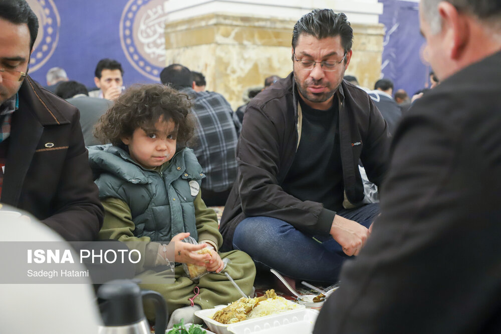 ضیافت افطاری در حرم مطهر رضوی