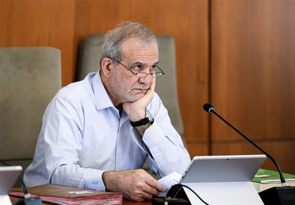 پزشکیان: شگفتی‌آفرینی در میدان دفاع مدیون معلمان است