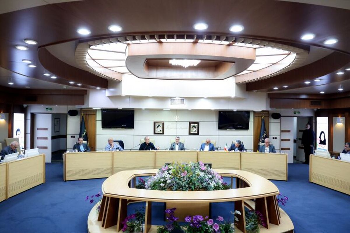 باید بپذیریم که حل مشکلات کار افراد کاربلد و کارشناس است